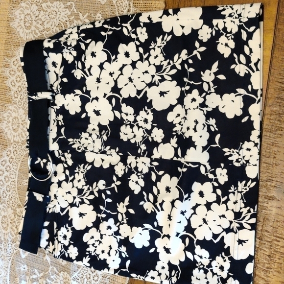 Women's Petite, Chaps Short Skirt, Size 4P, Deep Navy & White, Perfect Like New - Picture 1 of 13